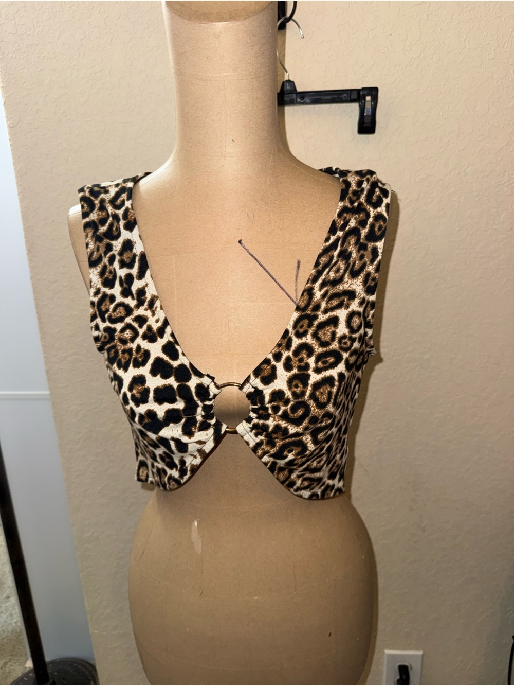 Women’s Just Quella leopard print crop top
